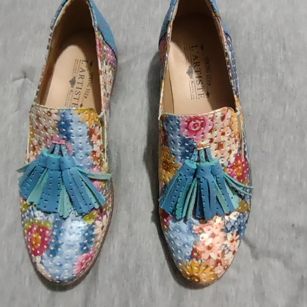 L'Artiste Tasseled Loafers, Size 7
